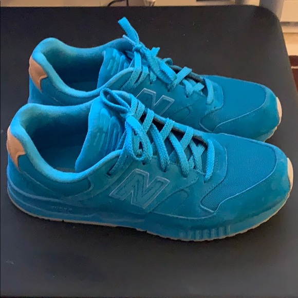 New balance shoes - Picture 2 of 3